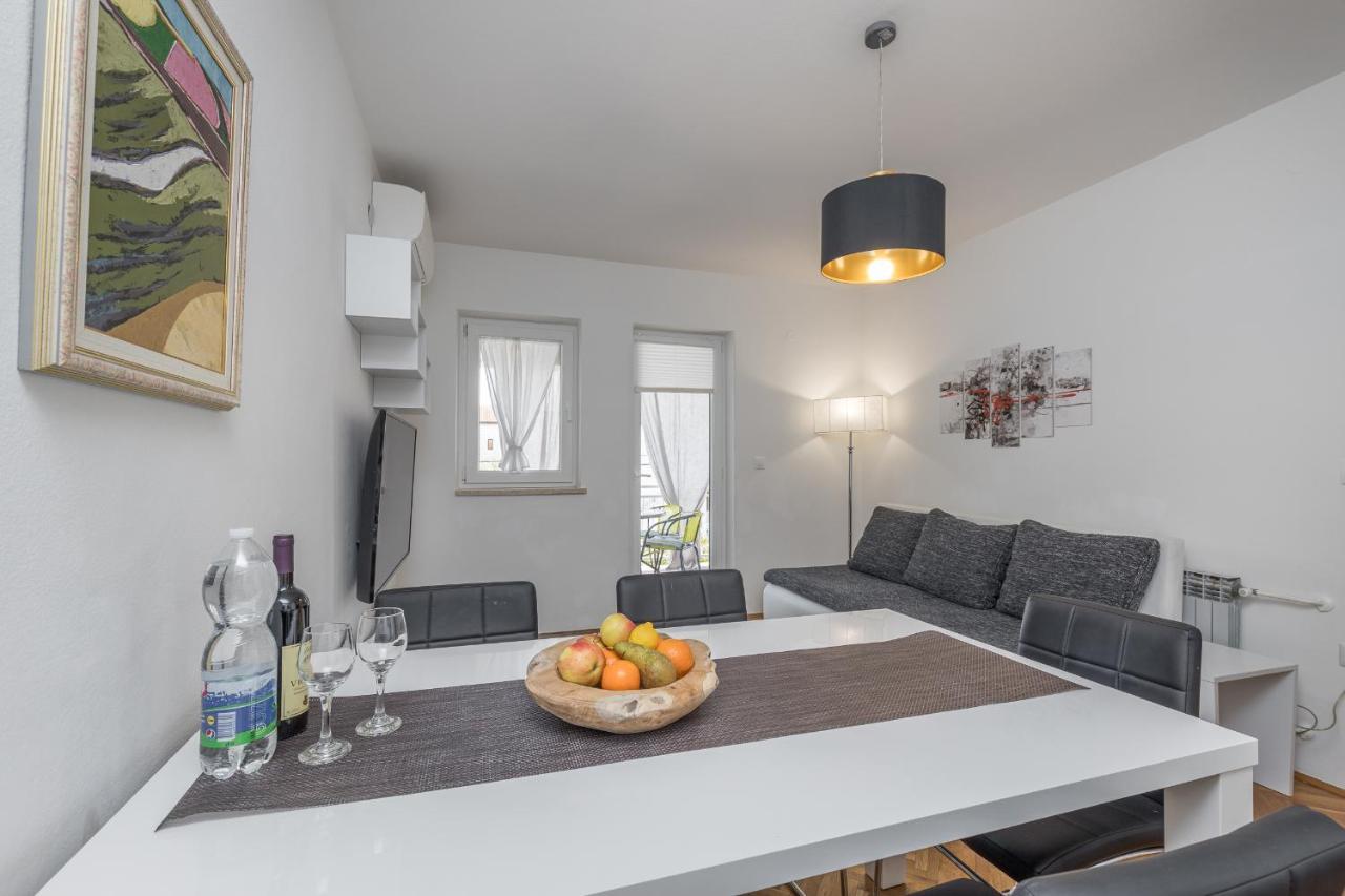 Apartments Hrestak Poreč Eksteriør bilde