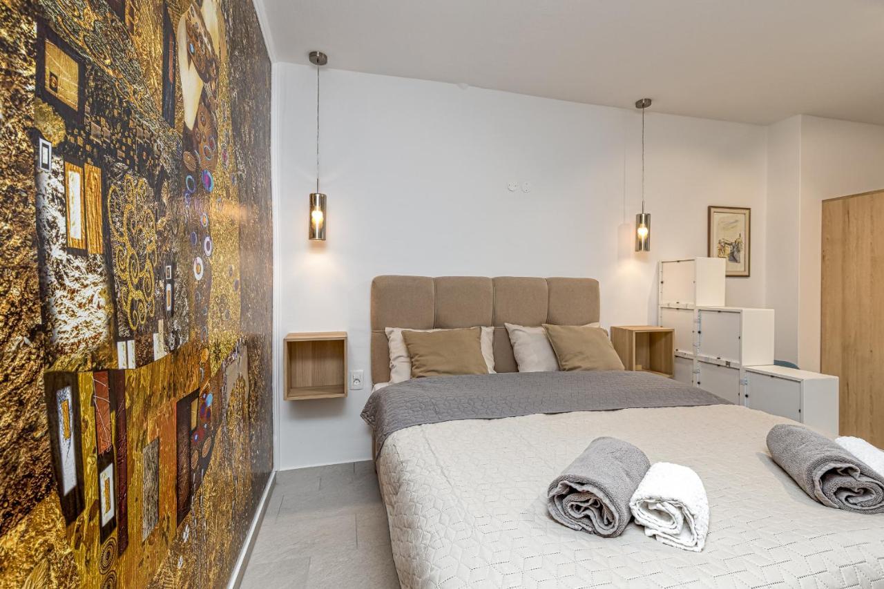 Apartments Hrestak Poreč Eksteriør bilde