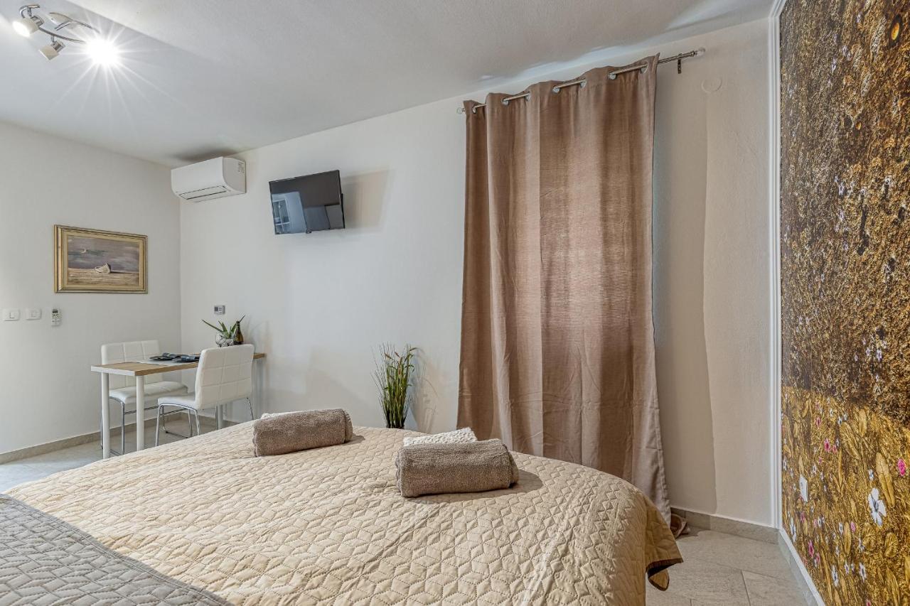 Apartments Hrestak Poreč Eksteriør bilde