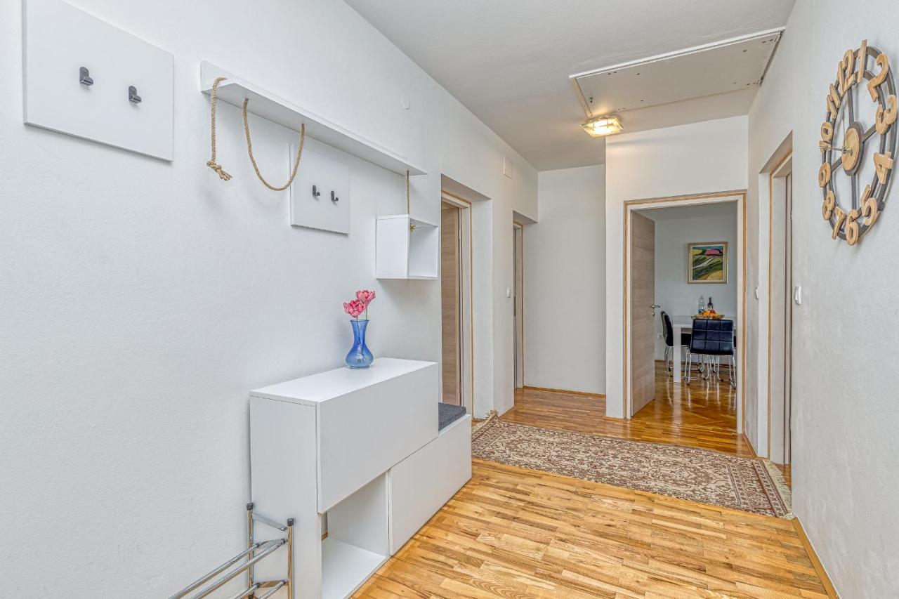 Apartments Hrestak Poreč Eksteriør bilde